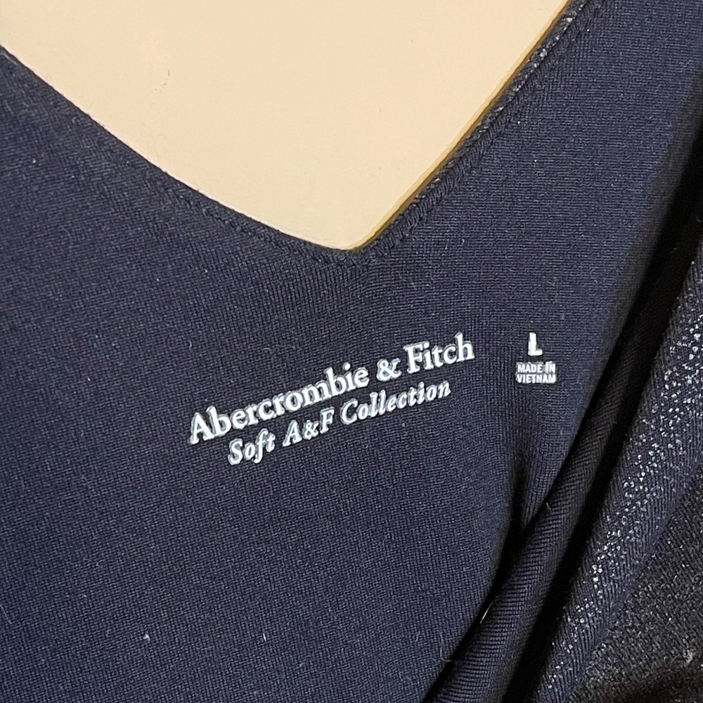 Abercrombie & Fitch Black Sleeveless Top - Picture 3 of 6